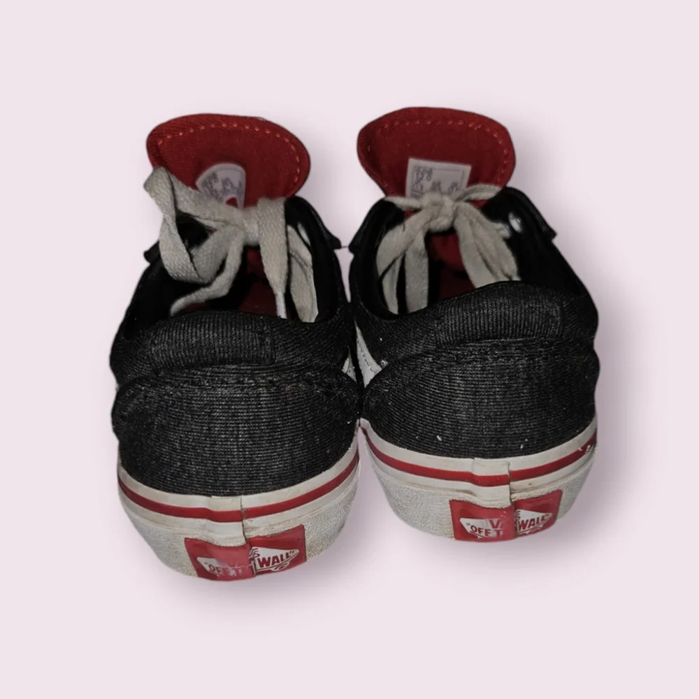 Vans Off the Wall Sneakers Boys size 12 Black White